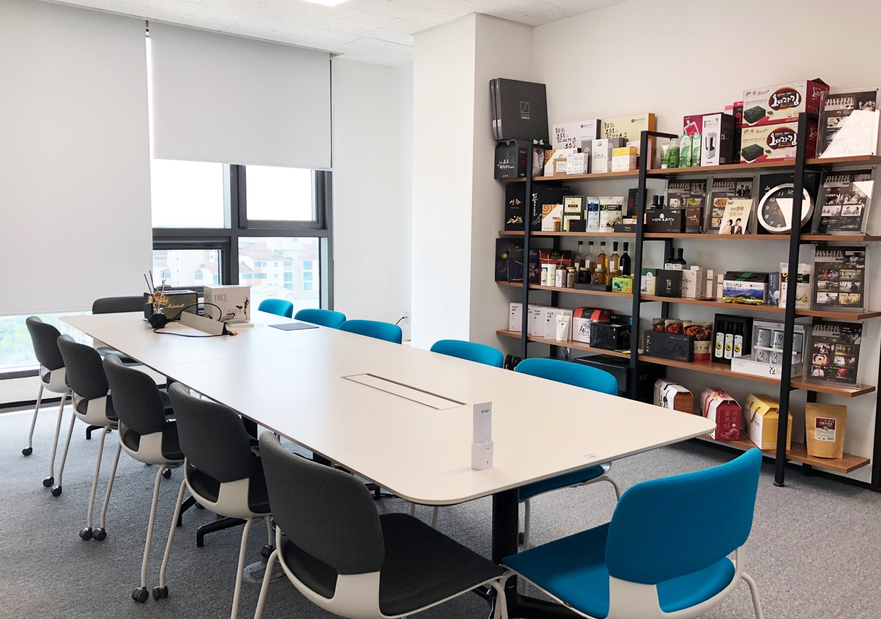 MEETING ROOM 1